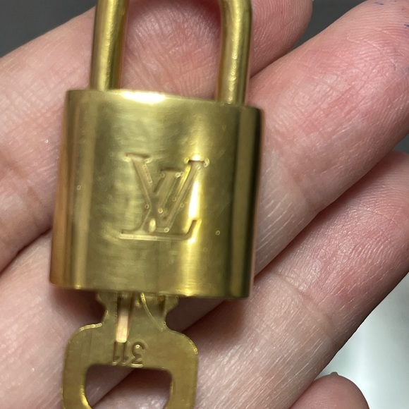 Authentic LV lock and key #311 - Picture 5 of 5